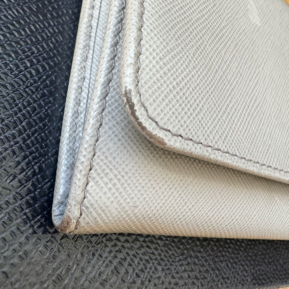 Prada Authentic Vintage Saffiano Leather Wallet - Picture 4 of 13